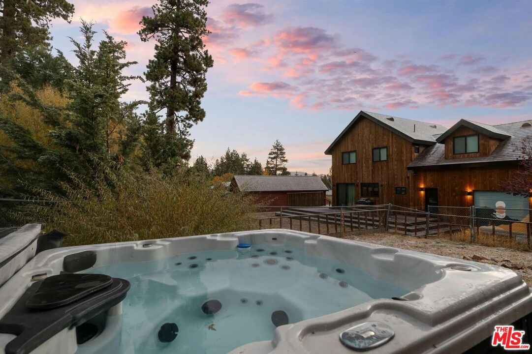 Exterior, Hot Tub