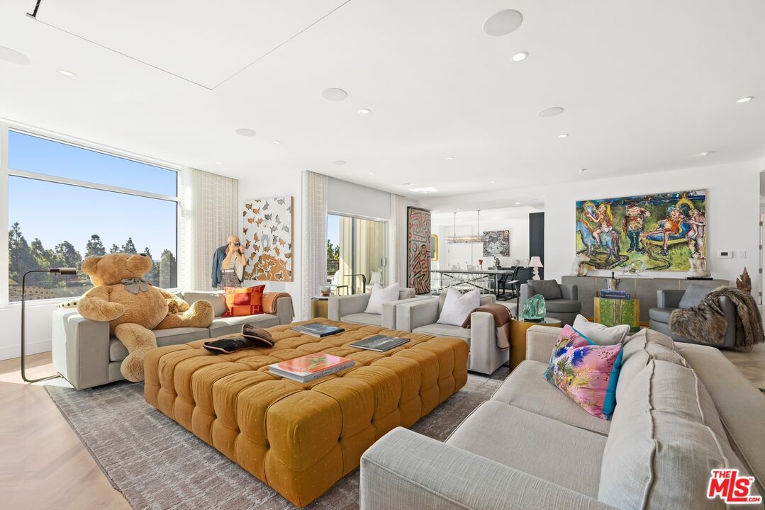 Dining room, Interior, Living room, Pendant Lights, Recessed Lighting, Wood Texture Flooring