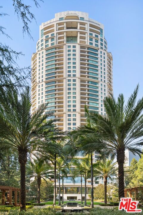 Exterior, Facade, Condo Building