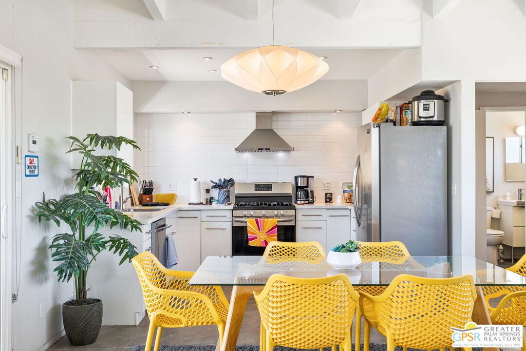 Dining room, Interior, Kitchen, Pendant Lights, Recessed Lighting, Stainless Steel Appliances