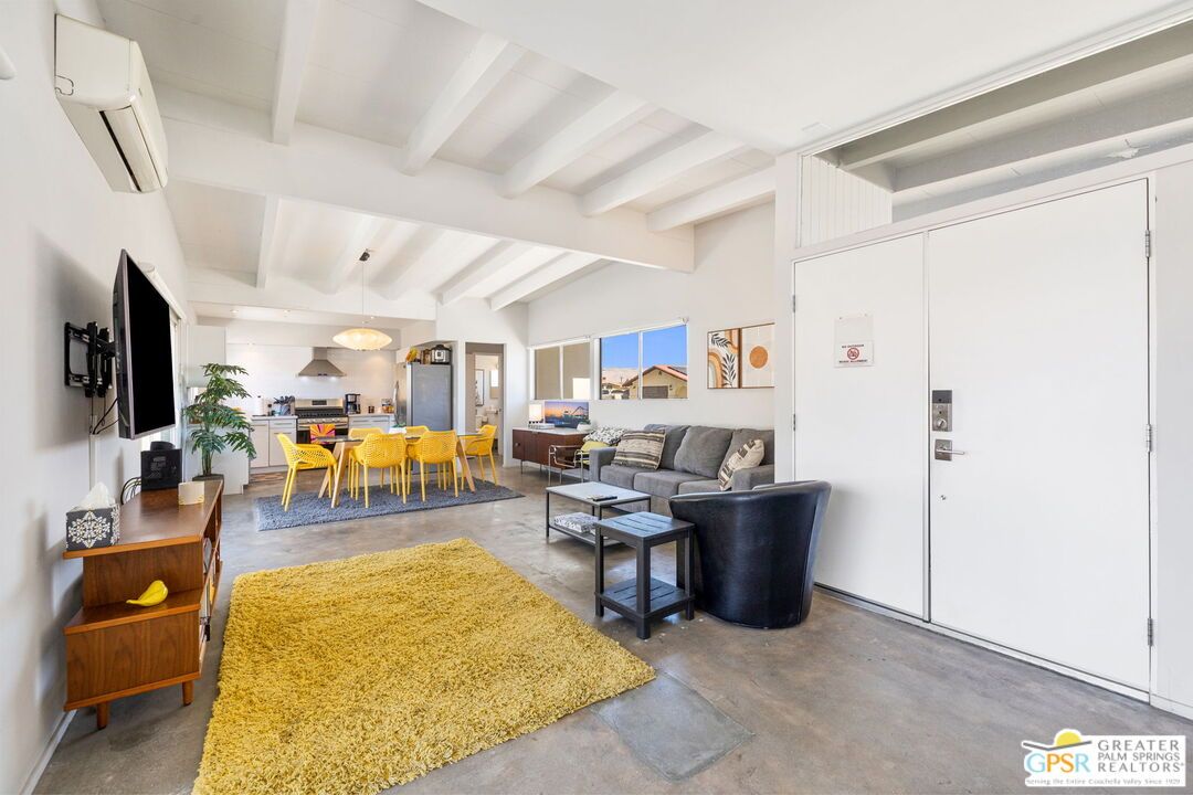 Dining room, Interior, Living room, Pendant Lights