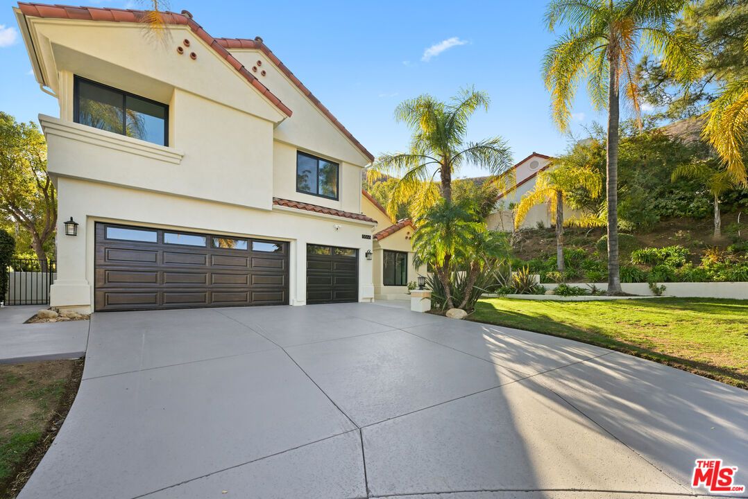 Attached, Exterior, Facade, Spanish Mediterranean