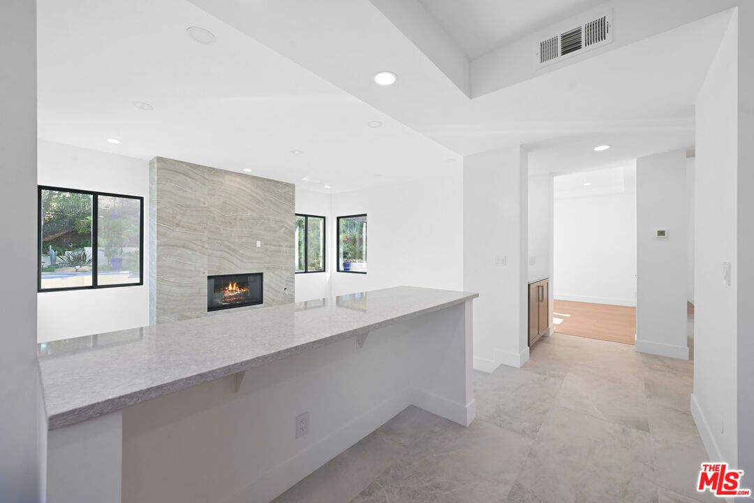 Fireplace, Interior, Recessed Lighting