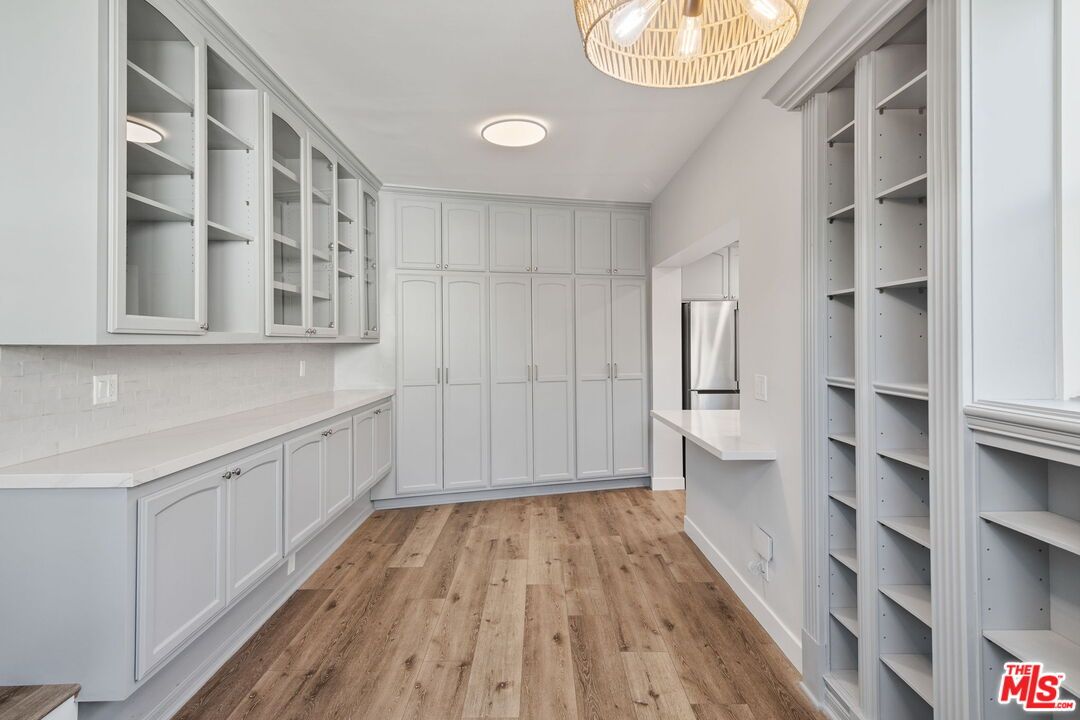Interior, Pendant Lights, Recessed Lighting, Walk-in Closets, Wood Texture Flooring