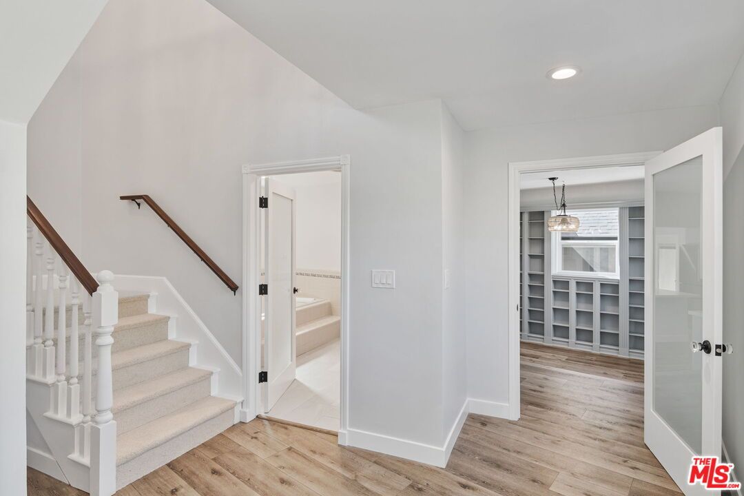 Interior, Pendant Lights, Recessed Lighting, Wood Texture Flooring