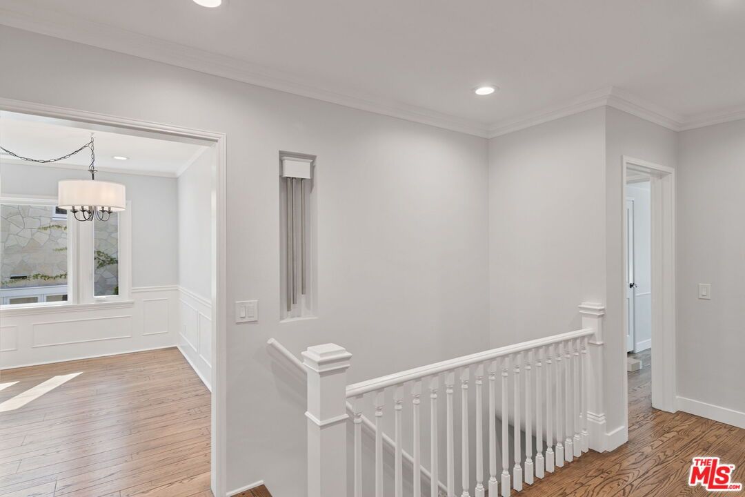 Interior, Pendant Lights, Recessed Lighting, Wood Texture Flooring