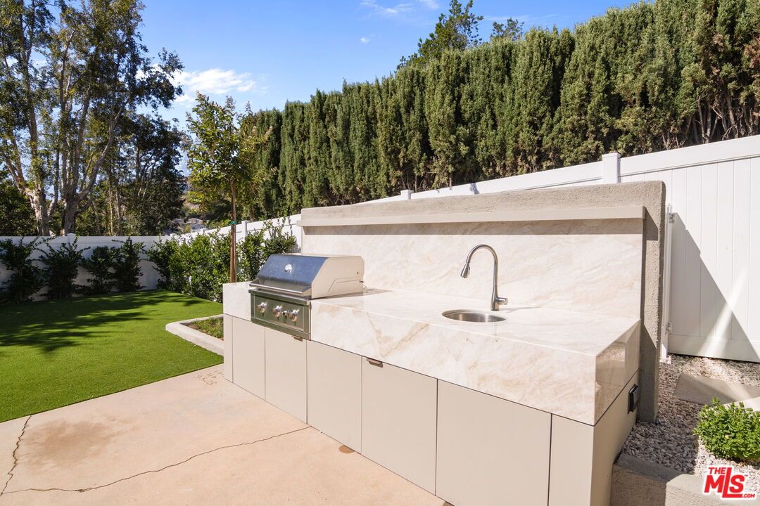 Exterior, Outdoor Kitchen