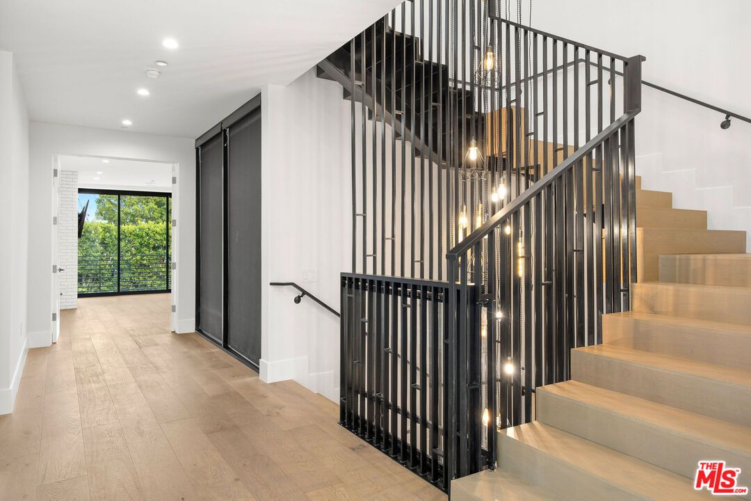 Interior, Pendant Lights, Recessed Lighting, Wood Texture Flooring