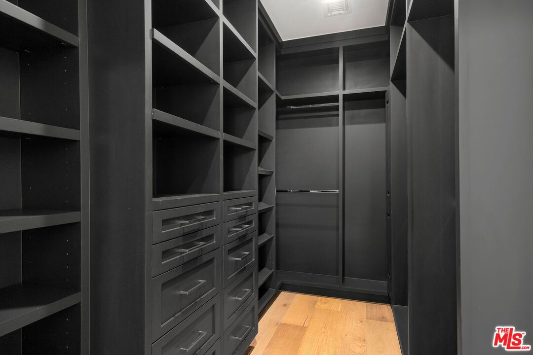 Interior, Walk-in Closets, Wood Texture Flooring