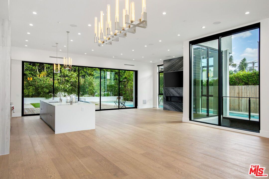 Interior, Pendant Lights, Recessed Lighting, Wood Texture Flooring