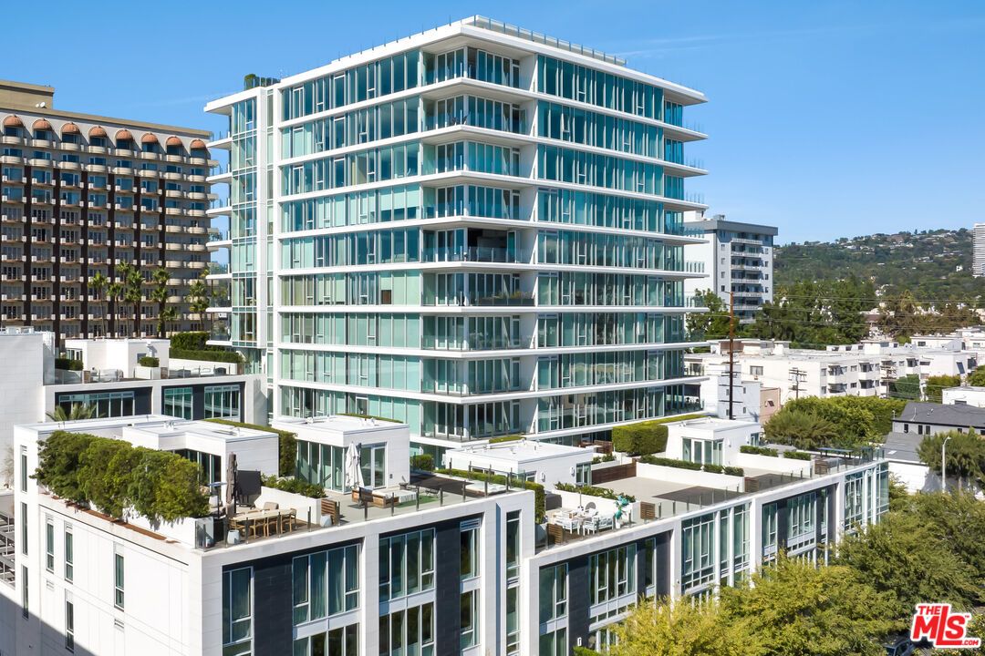 Exterior, Facade, Condo Building