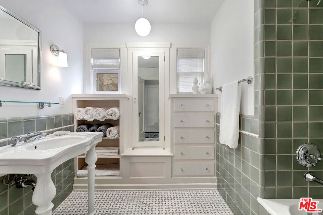 Bathroom, Interior, Pendant Lights