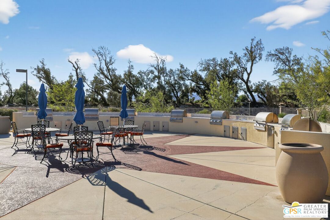 Exterior, Outdoor Kitchen