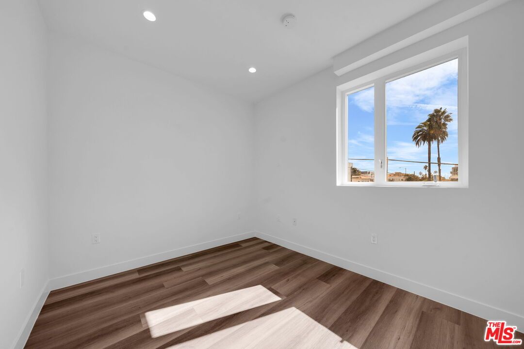 Empty room, Interior, Recessed Lighting, Water, Wood Texture Flooring