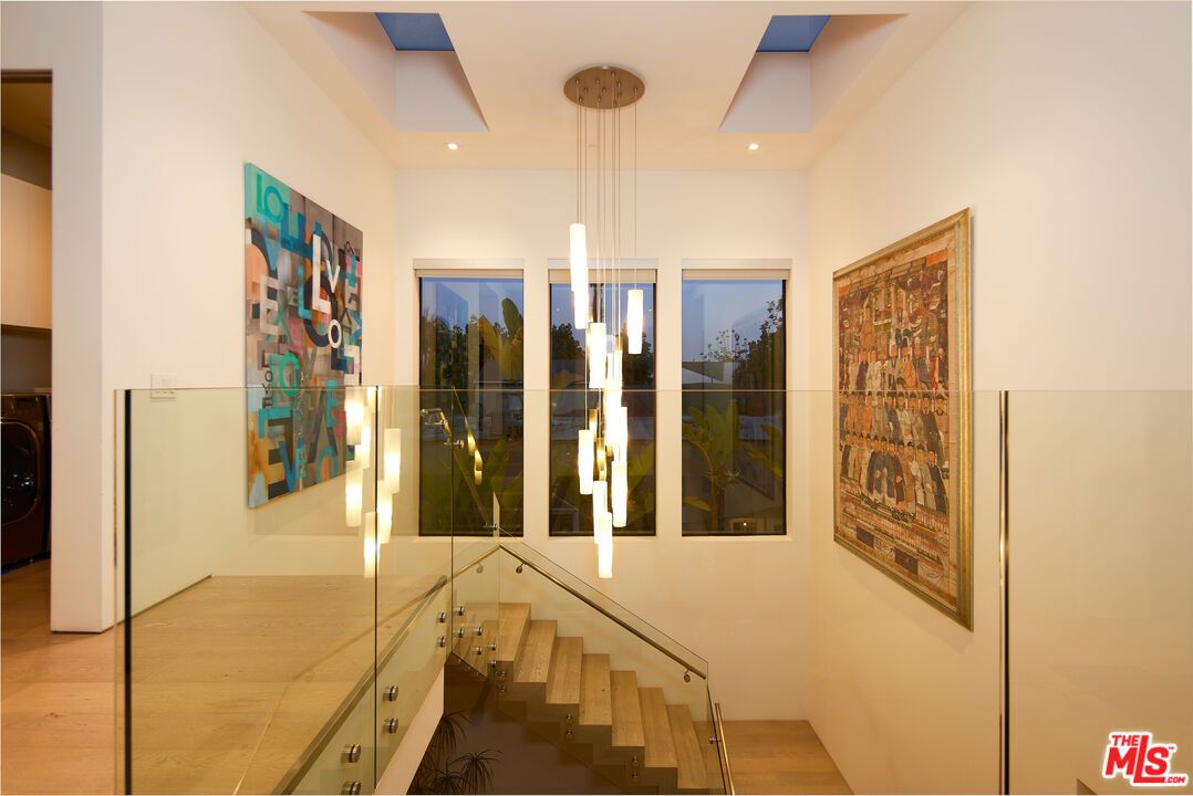 Interior, Pendant Lights, Recessed Lighting, Wood Texture Flooring