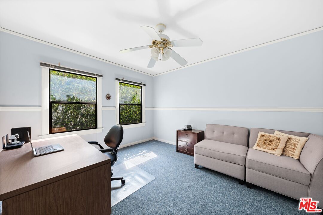 Home Office, Interior