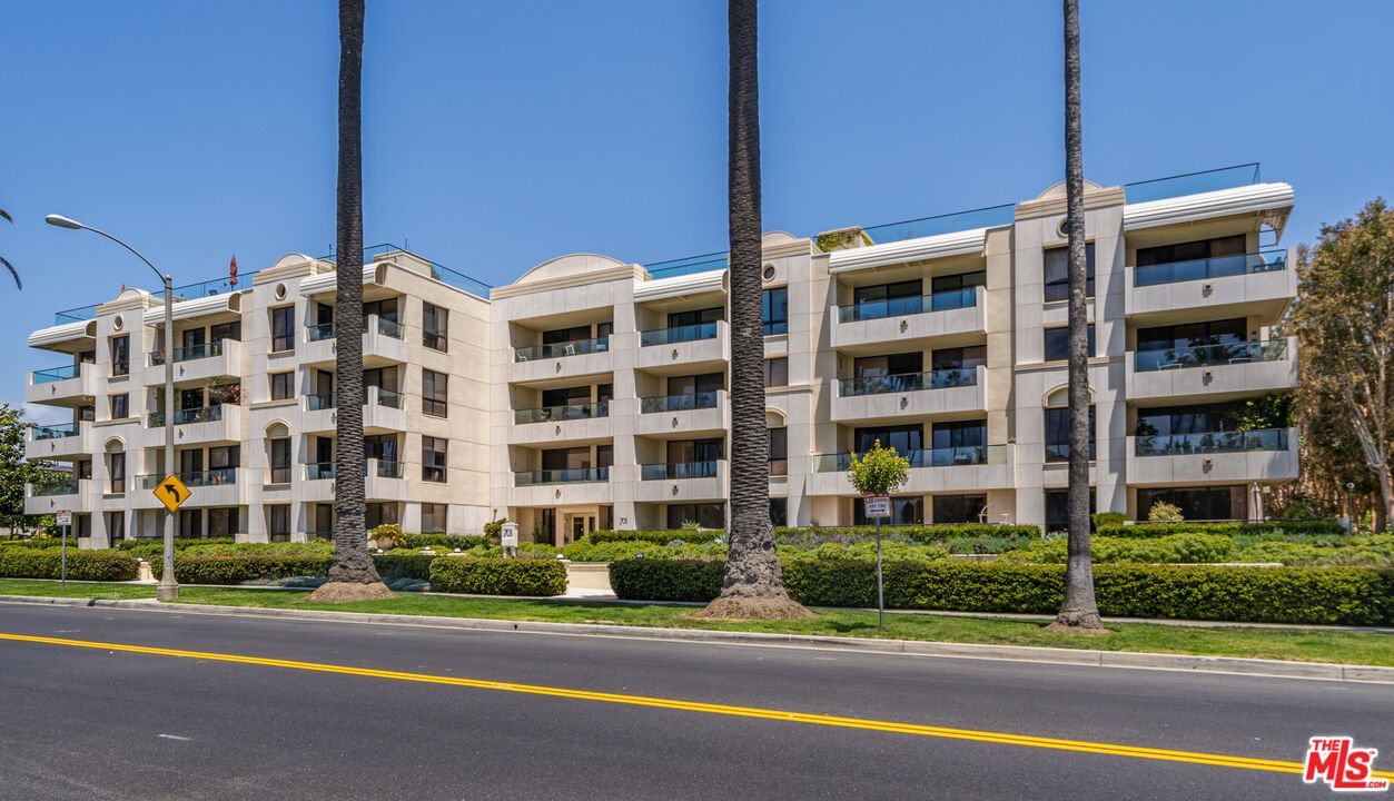 Exterior, Facade, Condo Building