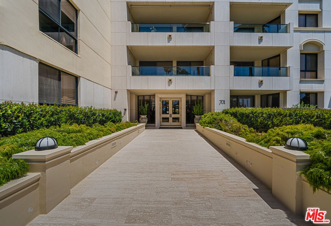 Exterior, Outdoor Kitchen