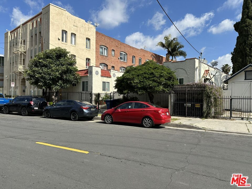 Exterior, Facade, Brick Facade, Rowhouse