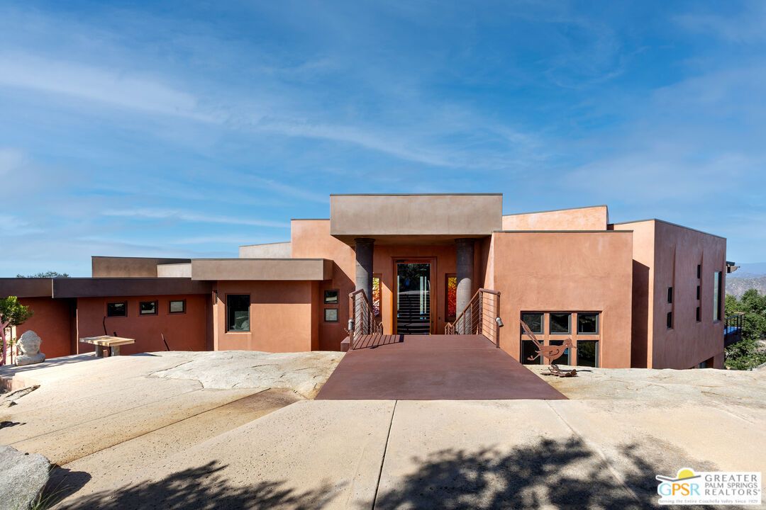 Backyard, Exterior, Facade, Modern