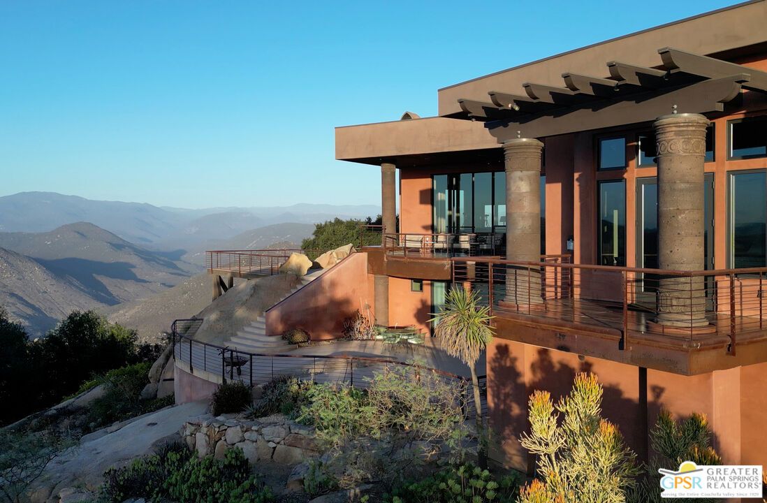 Exterior, Facade, Modern