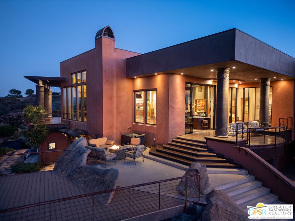 Exterior, Facade, Modern