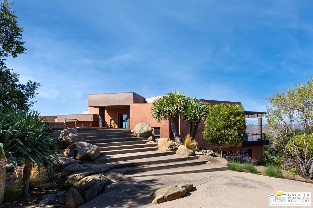 Backyard, Exterior, Facade, Modern