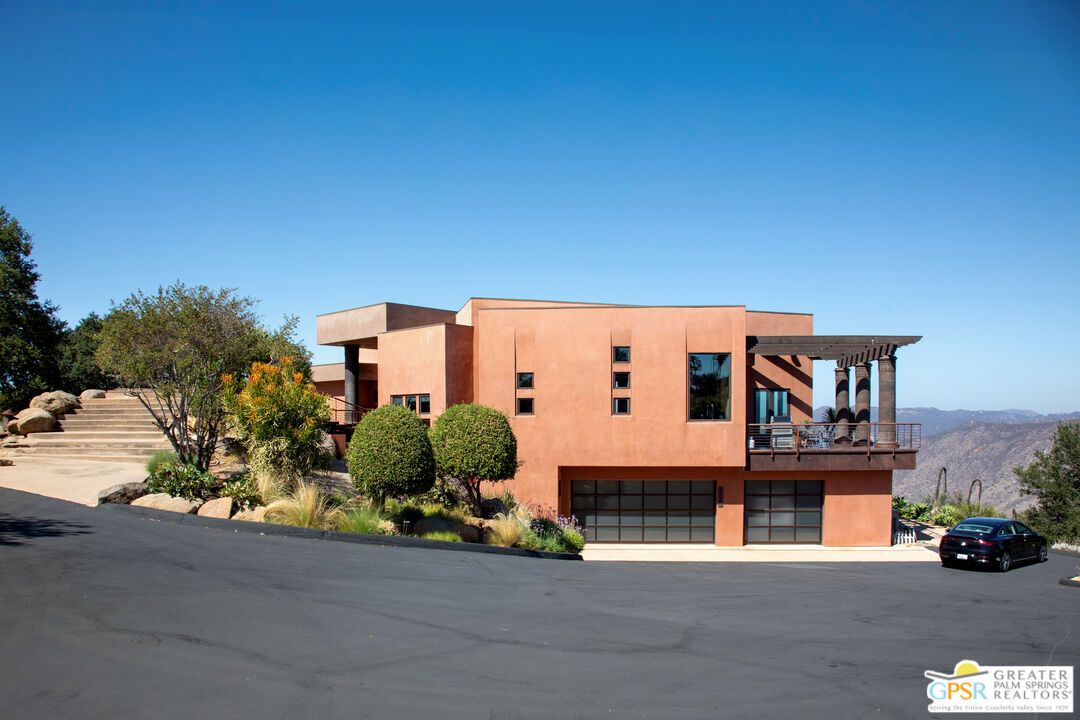 Attached, Exterior, Facade, Modern