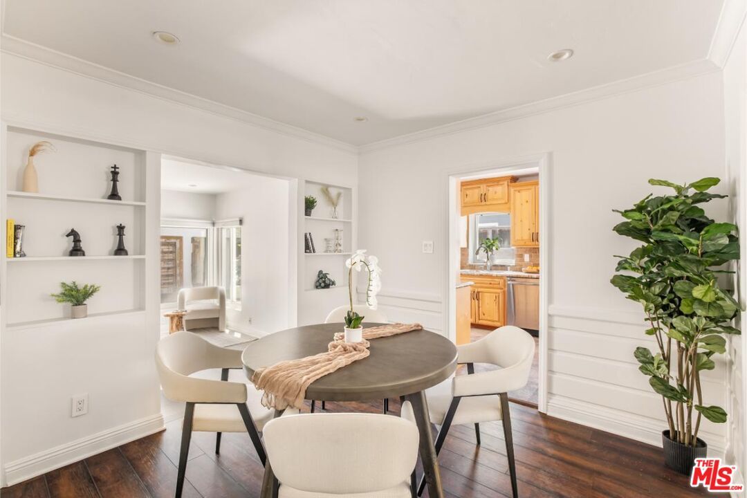 Dining room, Interior, Kitchen, Recessed Lighting, Wood Texture Flooring