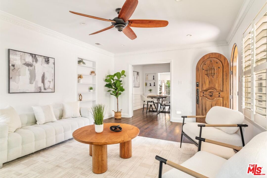 Dining room, Interior, Living room, Recessed Lighting, Wood Texture Flooring