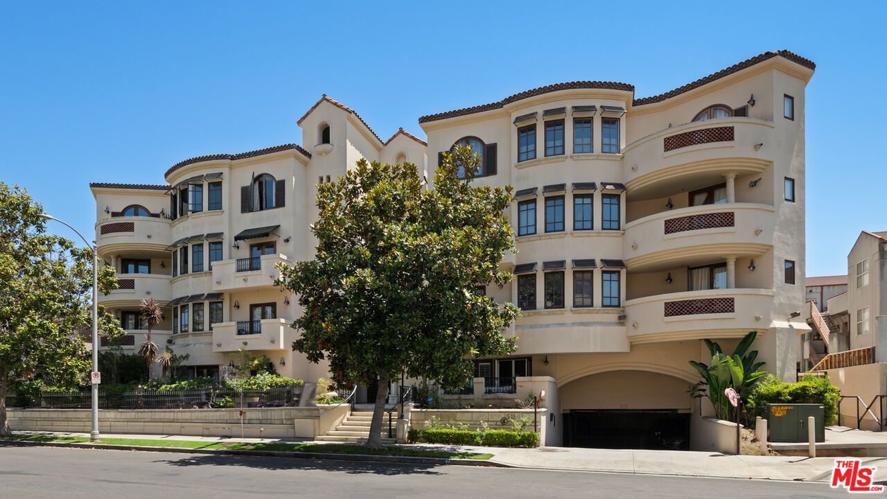 Exterior, Facade, Mediterranean