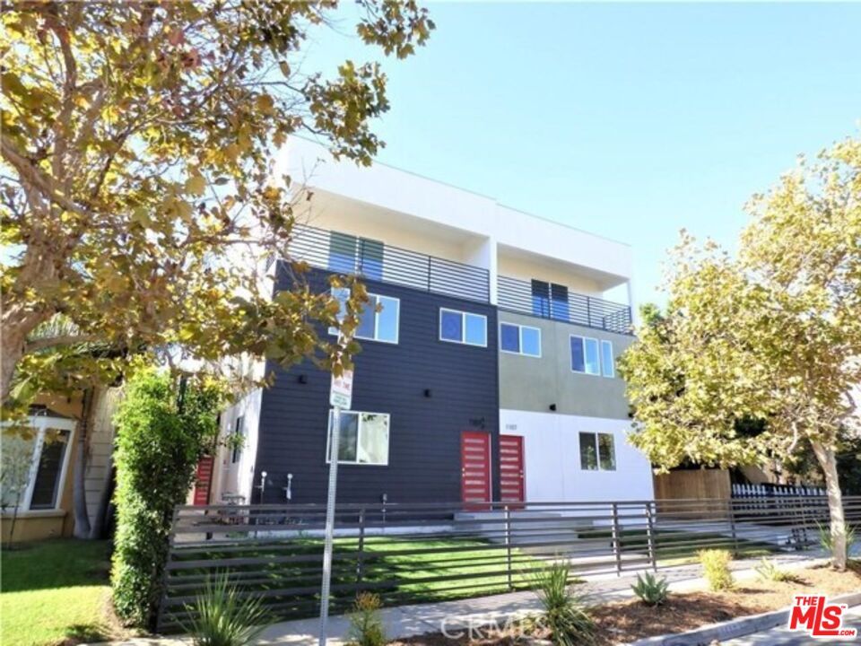 Backyard, Exterior, Facade, Modern