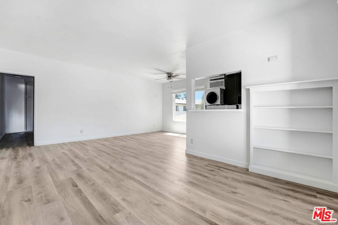 Empty room, Interior, Washer, Wood Texture Flooring