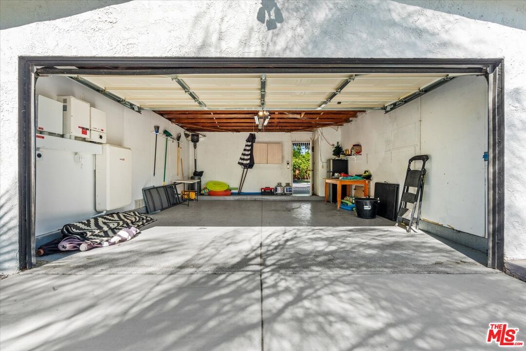 Garage, Interior