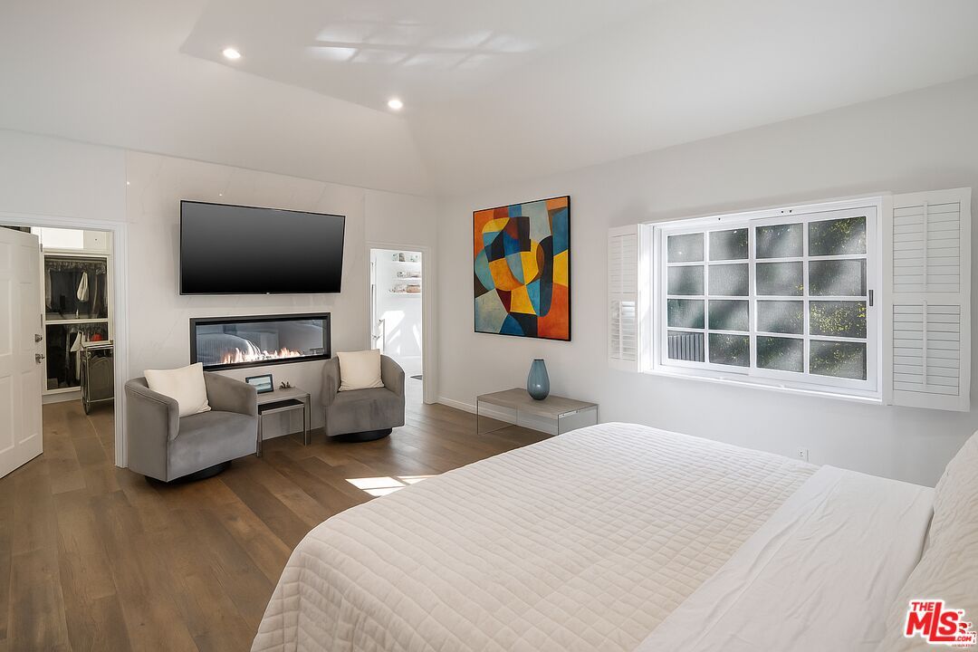 Bedroom, Fireplace, Interior, Recessed Lighting, Wood Texture Flooring