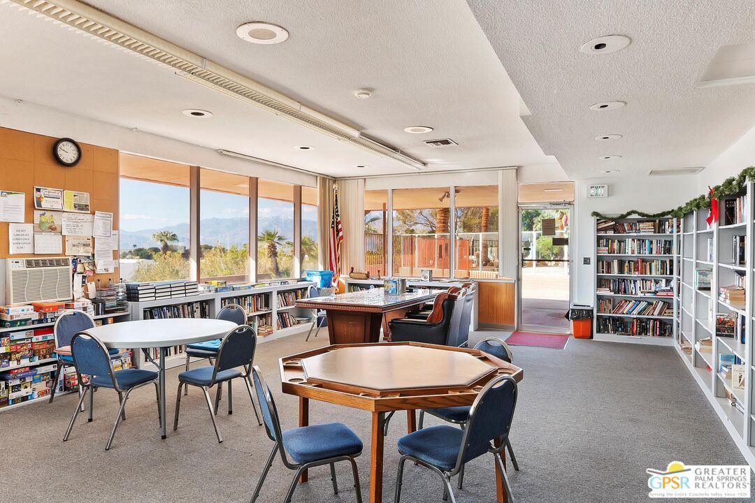 Dining room, Interior, Recessed Lighting