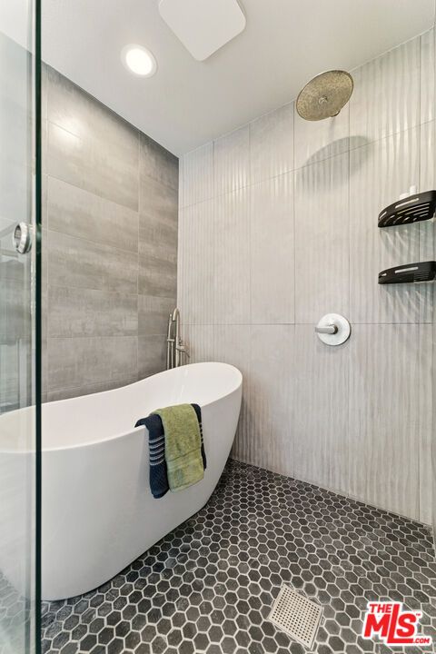 Bathroom, Free Standing Baths, Glass Shower, Interior, Recessed Lighting