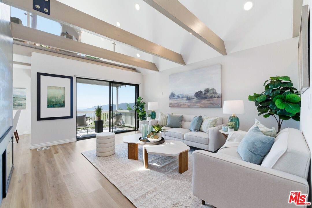 Interior, Living room, Recessed Lighting, Wooden Beams, Wood Texture Flooring