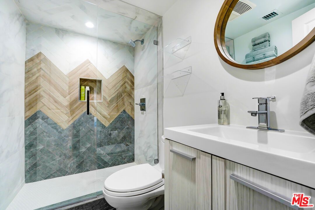 Bathroom, Interior, Recessed Lighting