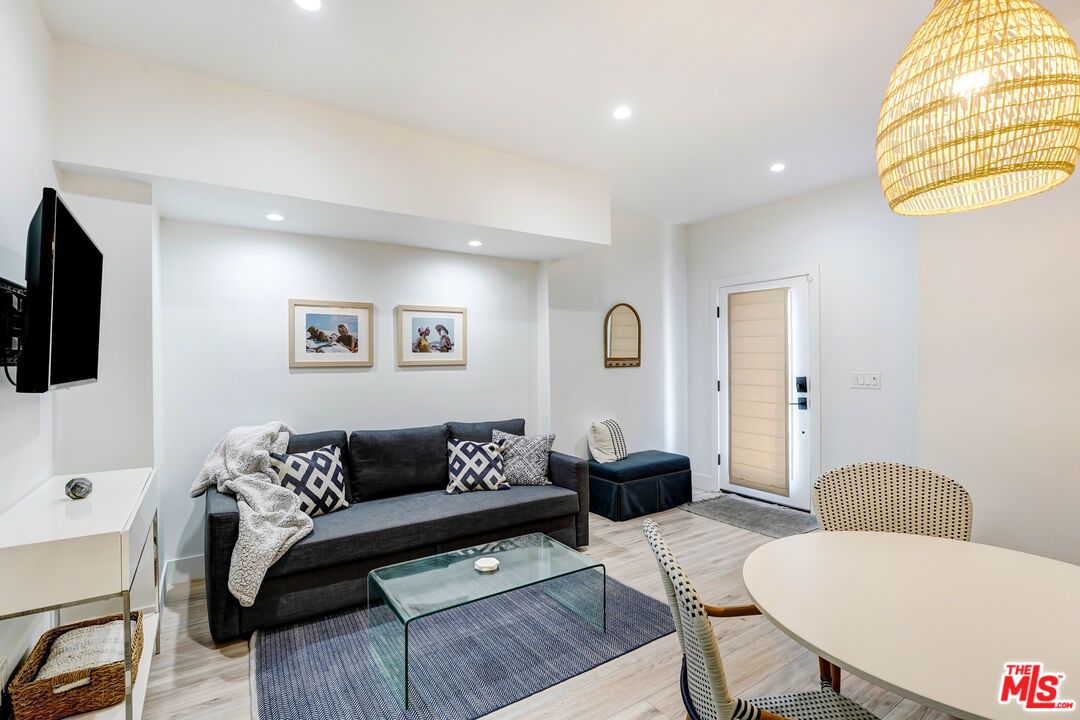 Dining room, Interior, Living room, Pendant Lights, Recessed Lighting, Wood Texture Flooring