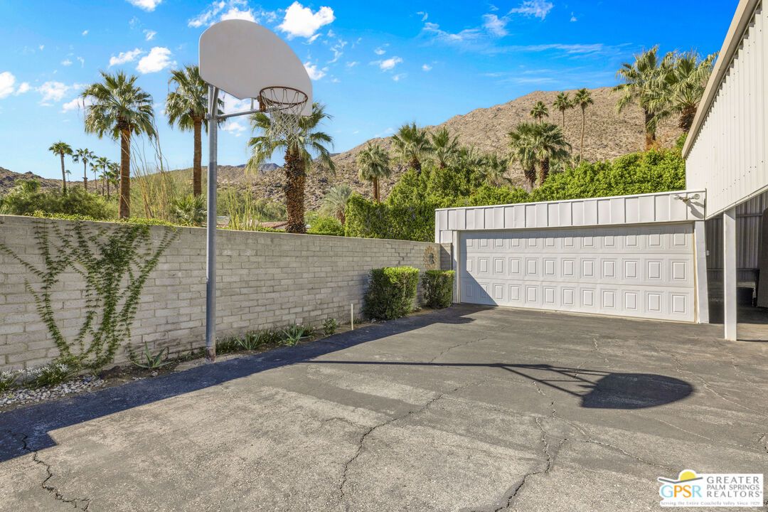 Detached Garage, Exterior