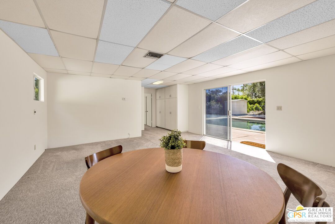 Dining room, Interior, Recessed Lighting