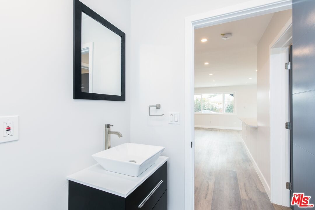 Bathroom, Interior, Recessed Lighting, Wood Texture Flooring