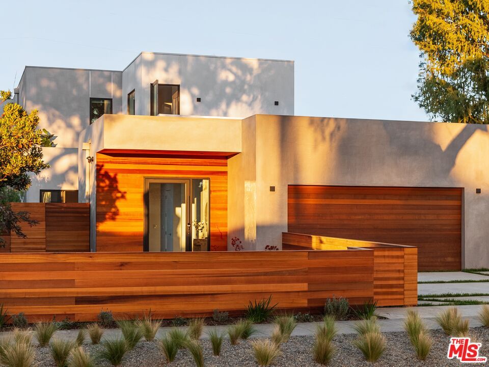 Attached, Exterior, Facade, Modern