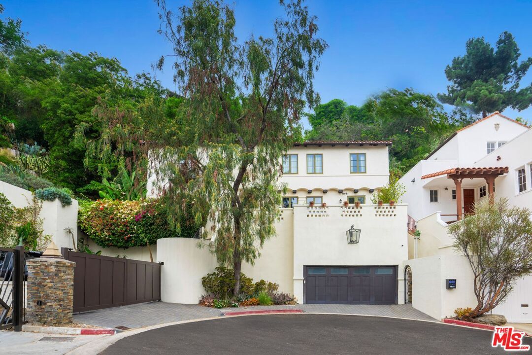 Attached, Exterior, Facade, Spanish Mediterranean