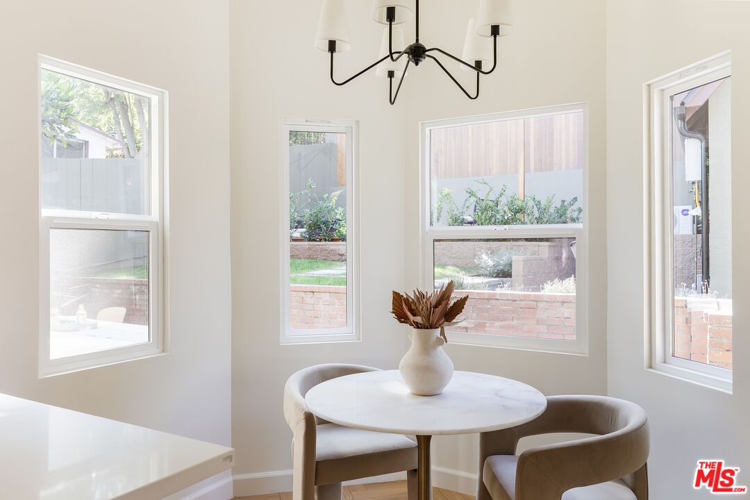 Chandelier, Dining room, Interior