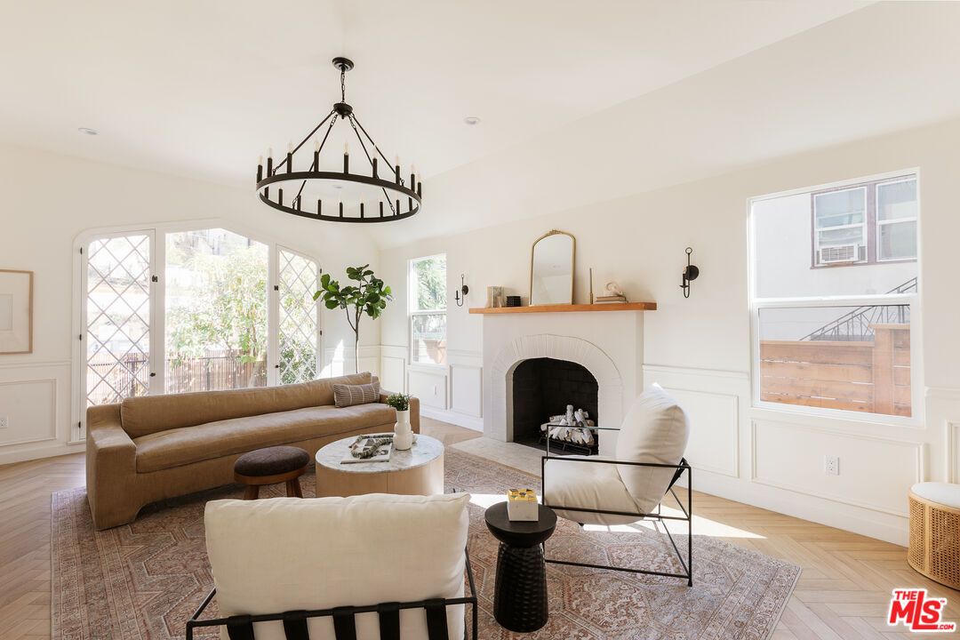 Chandelier, Fireplace, Interior, Living room, Pendant Lights, Wood Texture Flooring