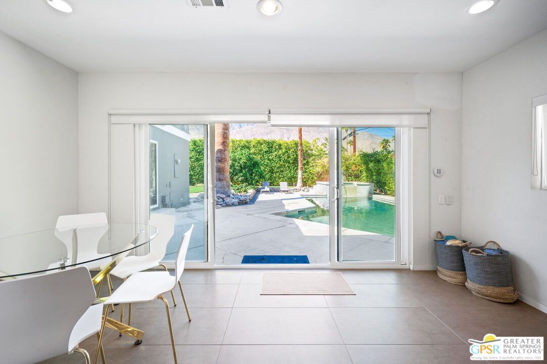 Dining room, Interior, Recessed Lighting