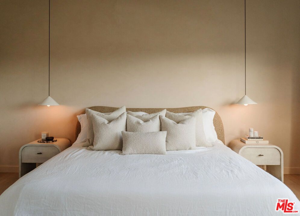 Bedroom, Interior, Pendant Lights