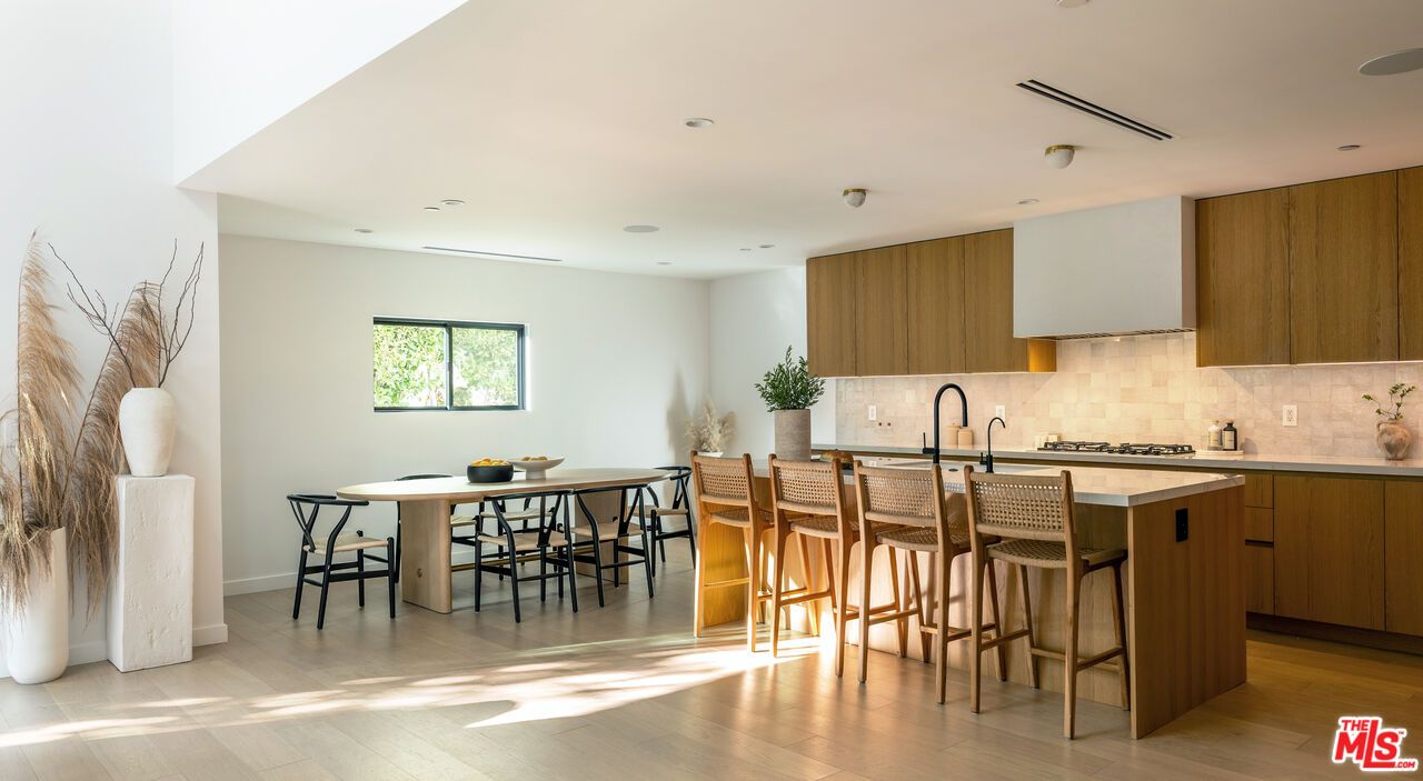 Dining room, Interior, Kitchen, Recessed Lighting, Wood Texture Flooring